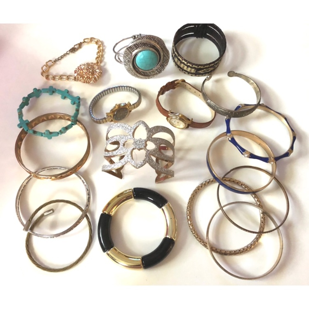 Lot of 17 bracelets and watches